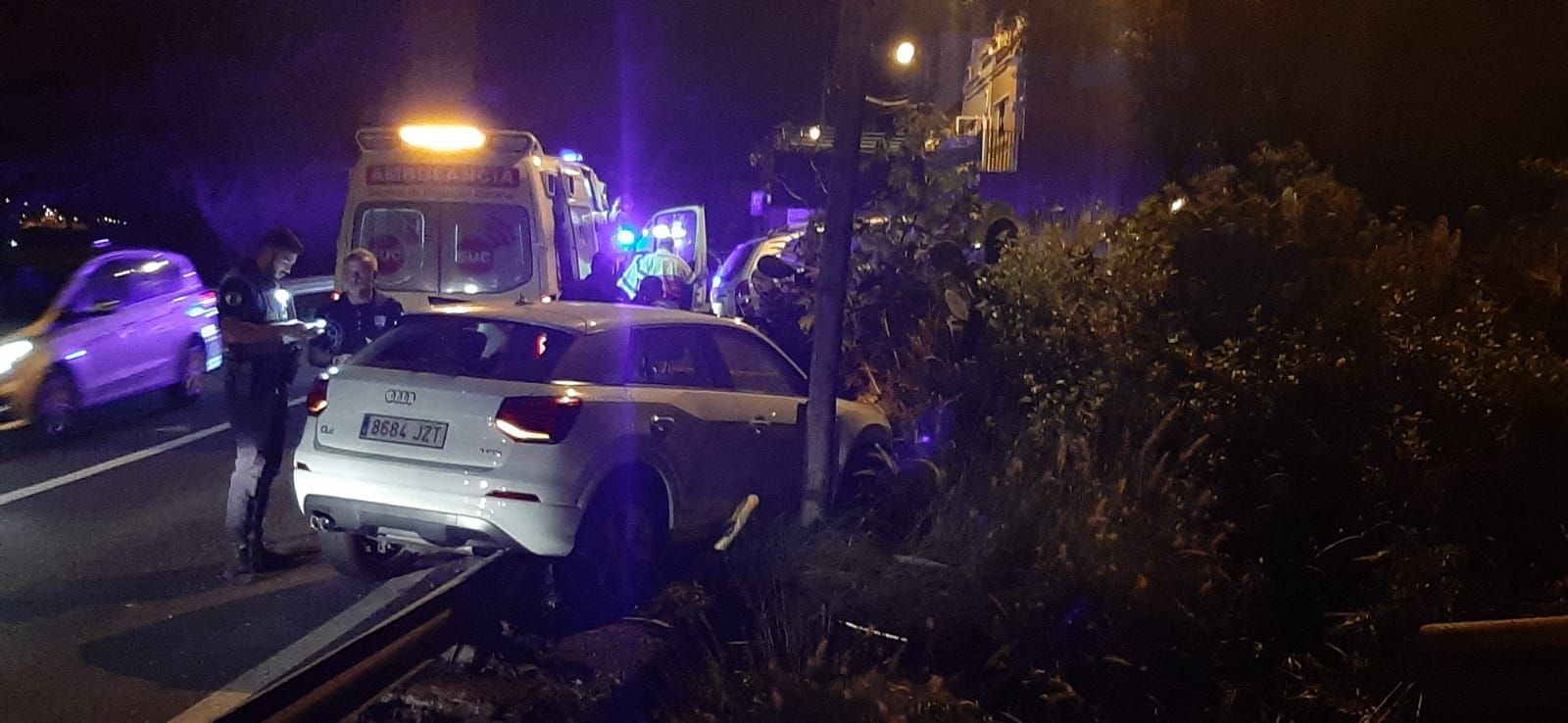 Un coche se sale de la vía en la carretera de San Lorenzo