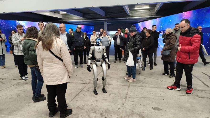 El robot humanoide G1 se pasea por Fitecu en Zamora para mostrar el futuro de los cuidados