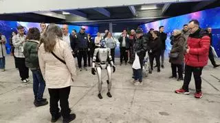 El robot humanoide G1 se pasea por Fitecu en Zamora para mostrar el futuro de los cuidados