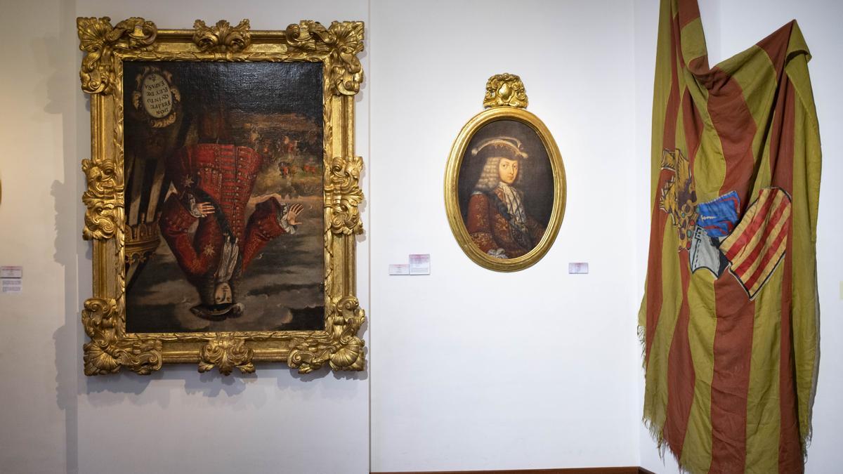 Cuadro de Felipe V colgado boca abajo en el Museu de Belles Arts de Xàtiva.