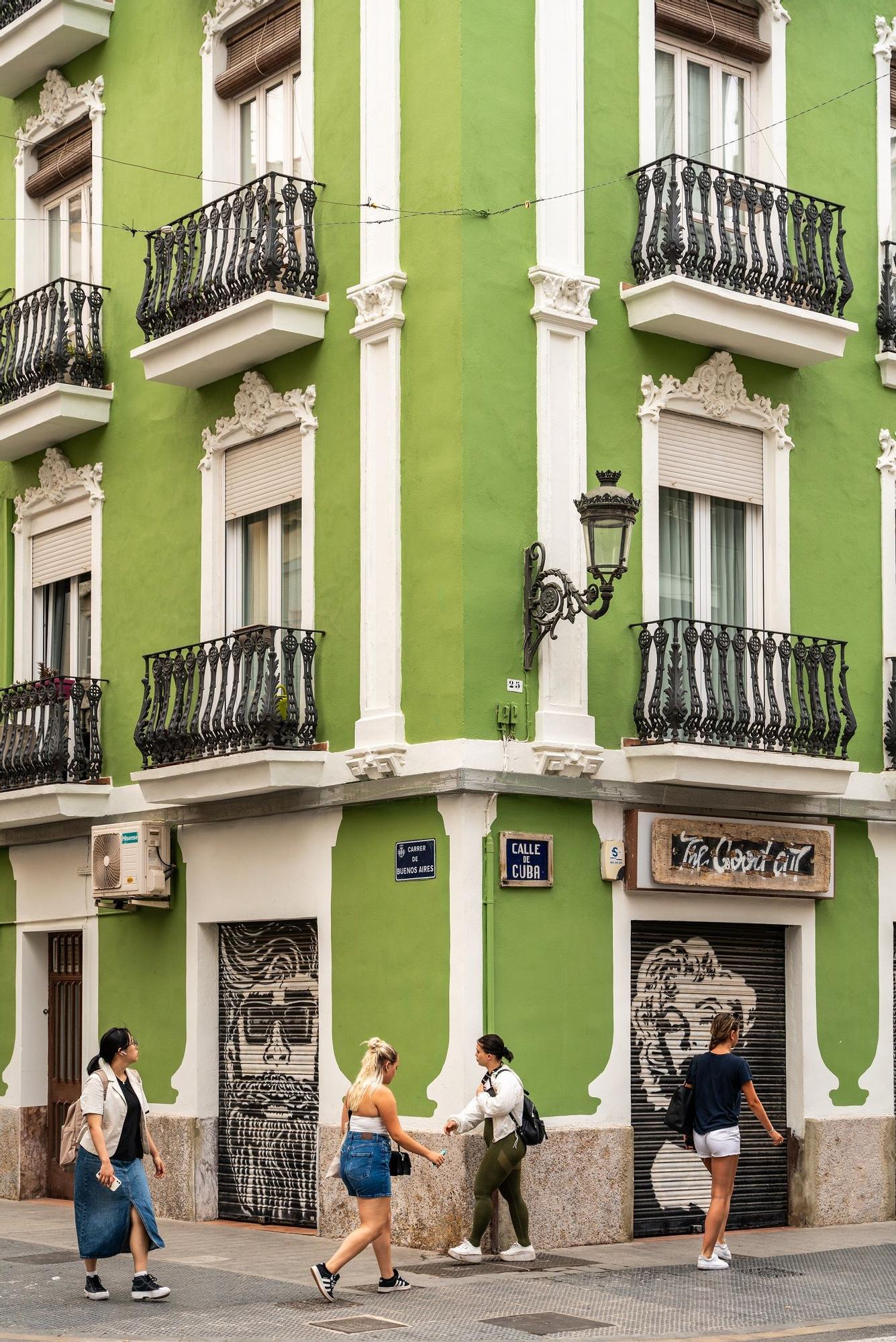 Esquina entre la calle de Cuba y la de Buenos Aires.