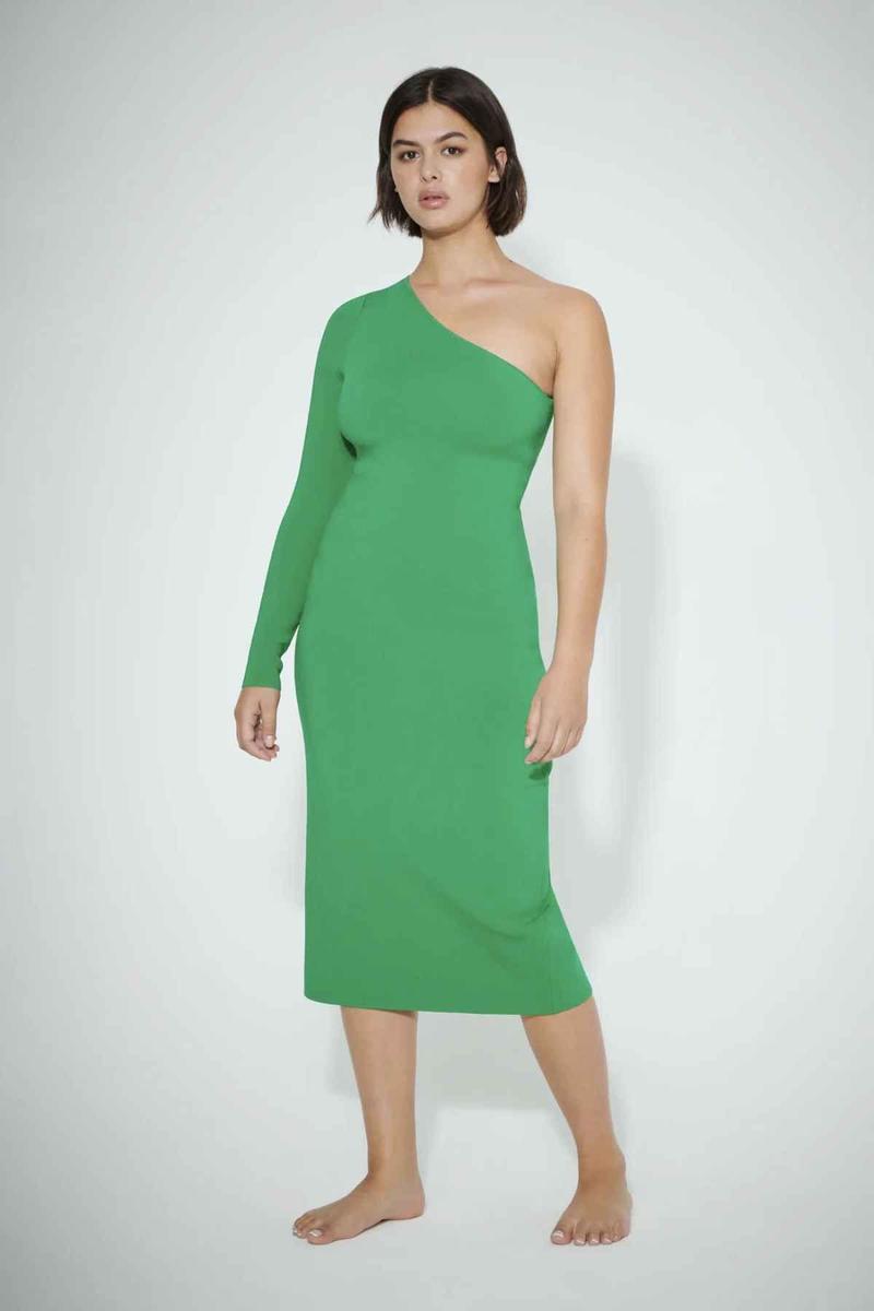 Vestido de punto verde de escote asimétrico de Victoria Beckham