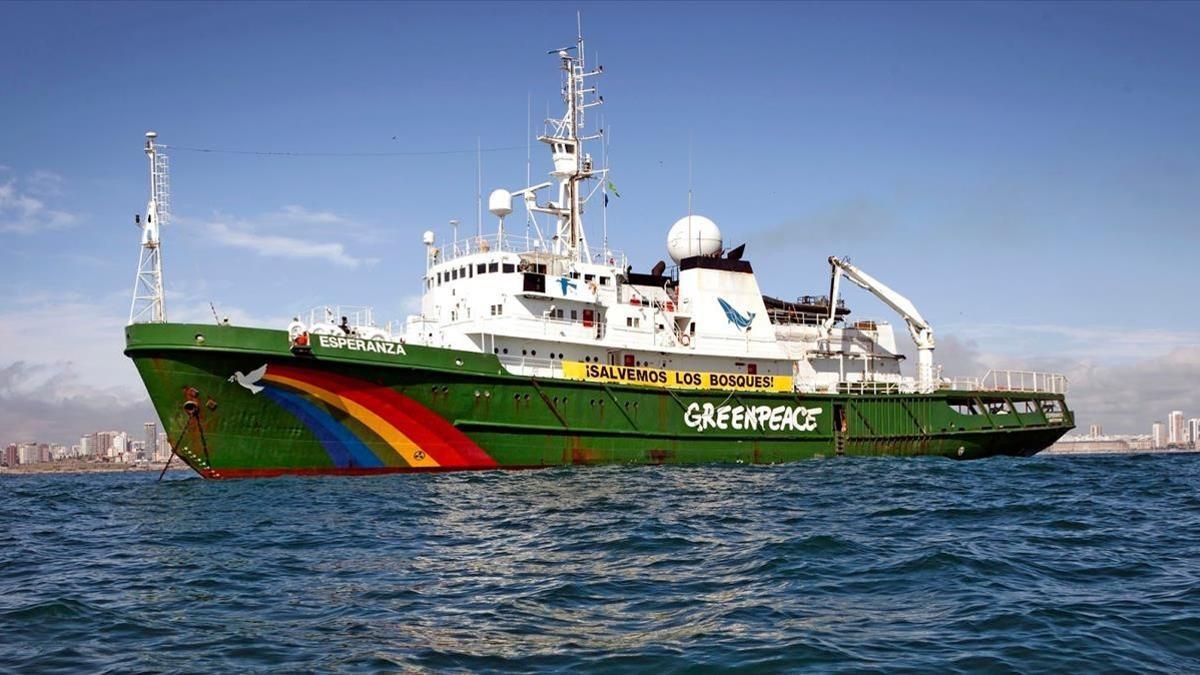 El barco Esperanza de Greenpeace