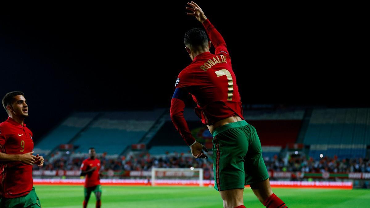 Cristiano celebra uno de sus goles ante Luxemburgo
