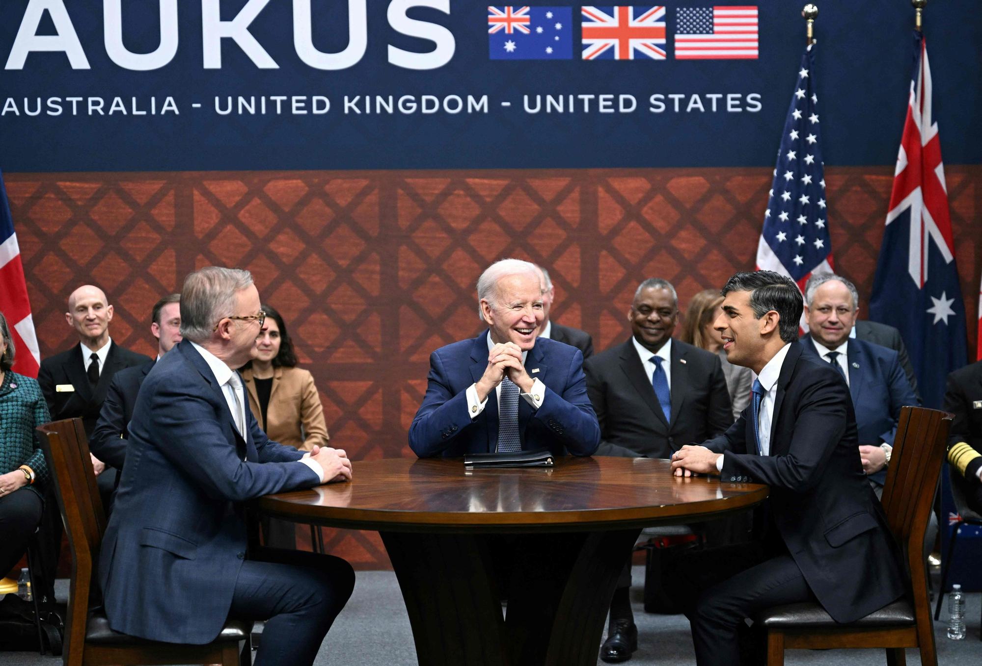 El primer ministro de Australia, Anthony Albanese; el presidente de EEUU, Joe Biden, y el primer ministro del Reino Unido, Rishi Sunak, durante su encuentro en la base Point Loma de San Diego, este lunes.