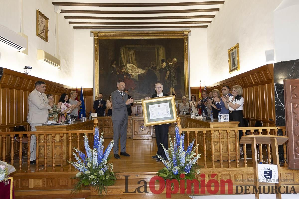 Así se ha vivido el emocionante acto del nombramiento de 'Hijo Predilecto' de Caravaca al doctor Juan Manuel Laborda