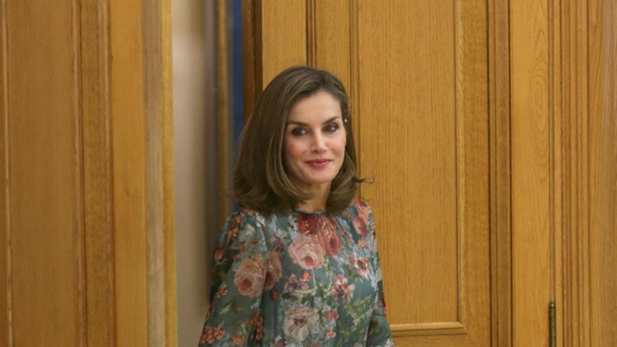 Letizia Ortiz estrena vestido de Zara