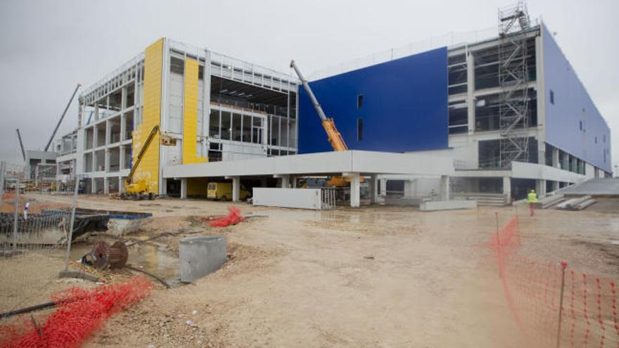 Continúan los trabajos en la construcción de la tienda