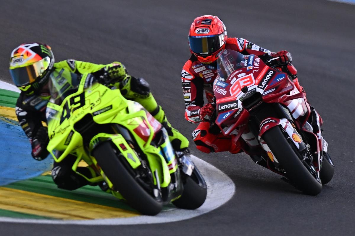 Fabio di Giannantonio  y Marc Márquez, en acción