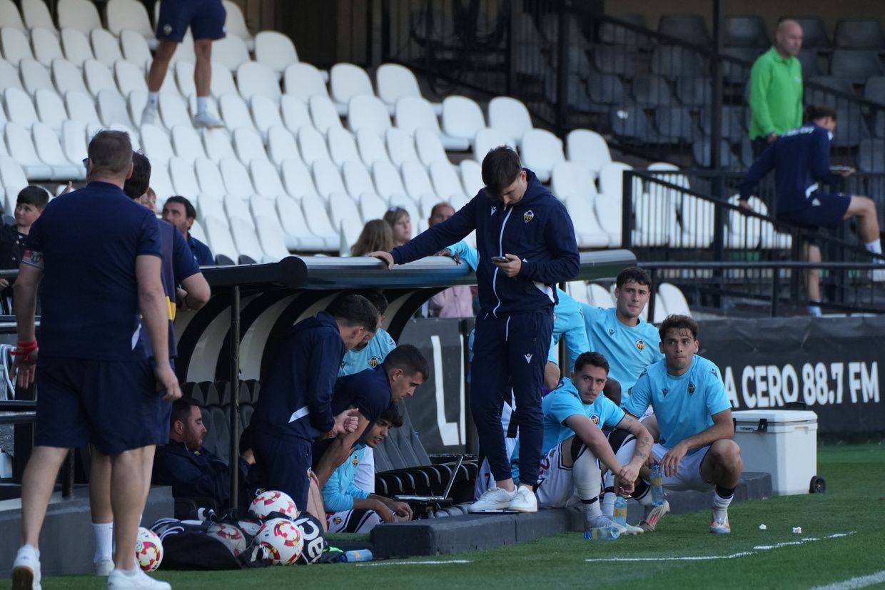 ¡Las mejores imágenes de la celebración del ascenso a Segunda Federación del Castellón B!