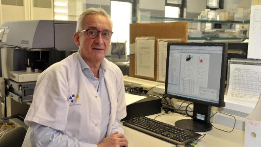 El investigador Carlos Rodríguez Gallego, especialista del Servicio de Inmunologia del Hospital Universitario de Gran Canaria Doctor Negrín.