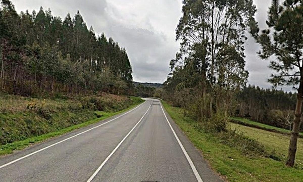 Carretera DP-2404 a su paso por A Fieira, Concello da Laracha