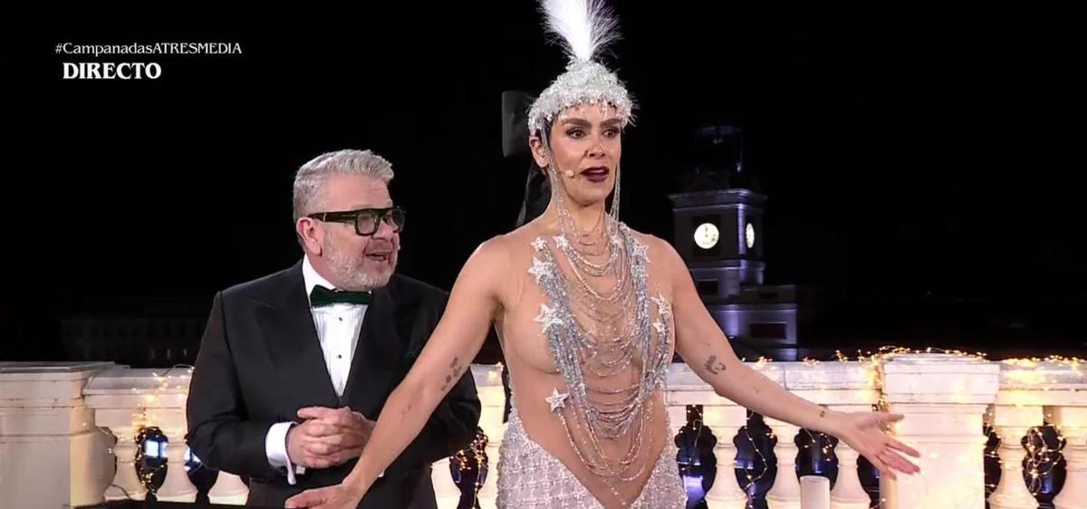 L'enginyeria artesanal del vestit de les campanades de Pedroche: dotze anys d'història i una tiara de mascareta