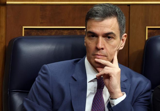 (FILES) Spanish Prime Minister Pedro Sanchez attends a plenary session at the Spanish parliaments lower house, Congress of Deputies, to vote a new amnesty law bill that would exonerate figures sentenced or prosecuted for their role in Catalonias failed 2017 independence bid, in Madrid on March 14, 2024. Spanish Prime Minister Pedro Sanchez said on April 24, 2024 he was reflecting on the possibility of resigning after a court said it had opened an investigation into his wife Begona Gomez on suspicion of graft. (Photo by Pierre-Philippe MARCOU / AFP)