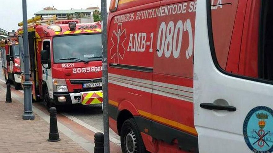Un incendio en Dos Hermanas deja una mujer hospitalizada y cinco atendidos por crisis de ansiedad