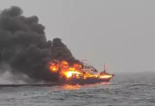 Rescatan a los 15 tripulantes del buque gallego Nuevo San Juan tras un incendio en Gran Sol
