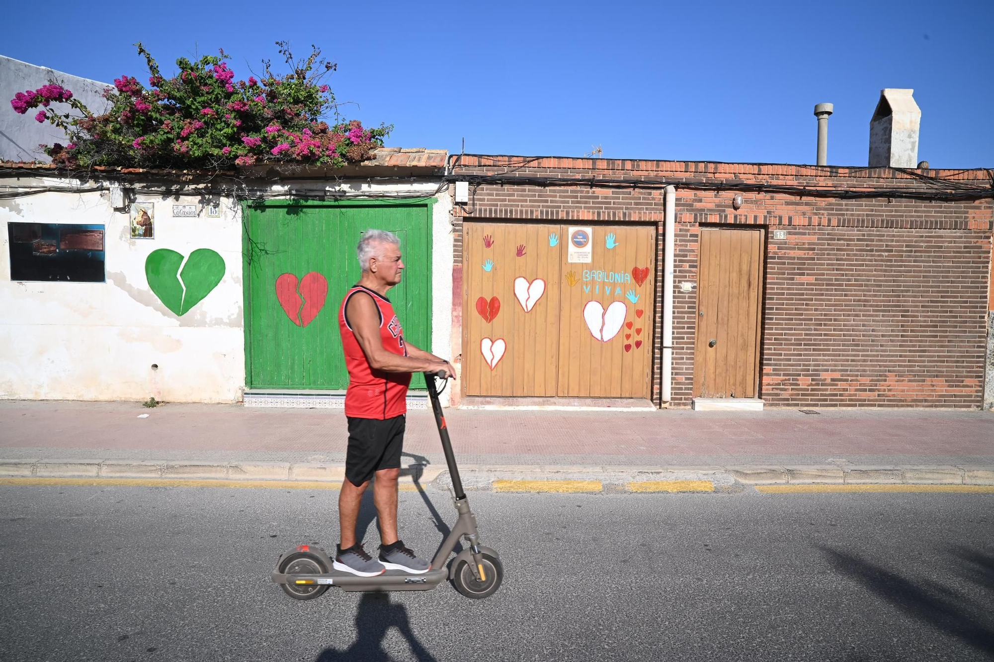 Corazones rotos en playa Babilonia: Los vecinos piden apoyo para mantener las casas en pie
