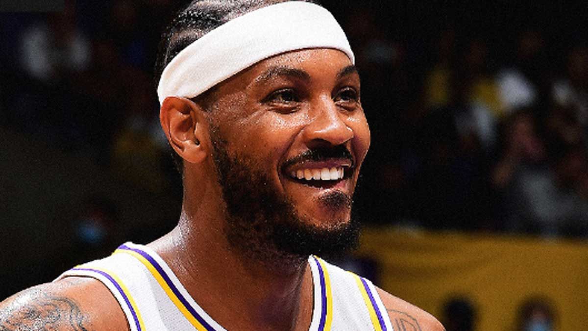 Carmelo Anthony sumó 23 puntos para los Lakers.