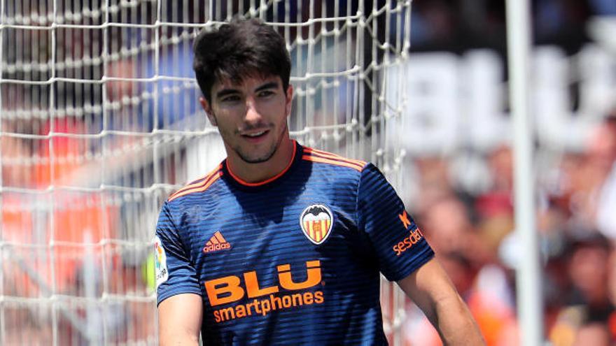 Carlos Soler meditará en sus vacaciones el cambio de dorsal.