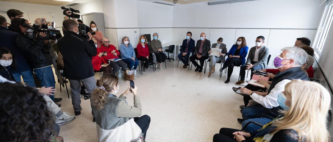 La presidenta Marga Prohens, durante la reunión con las diferentes asociaciones