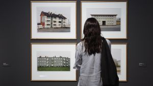 PhotoEspaña presenta la exposición Después de todo. Colección Helga de Alvear en Serrería Belga.