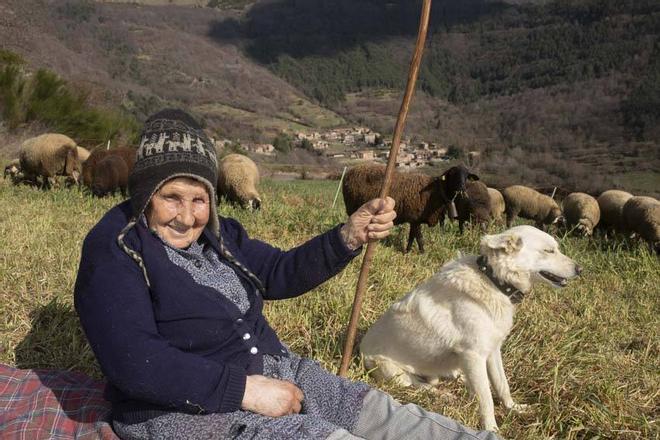 Marina Vilalta es una payesa de 96 años que vive en Bruguera