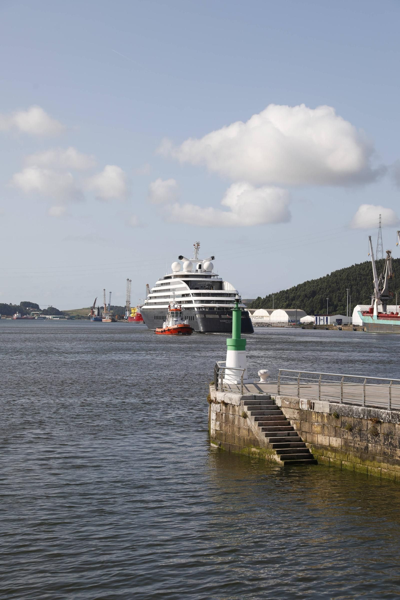 EN IMÁGENES: El impresionante crucero de lujo "Scenic Eclipse" en Avilés