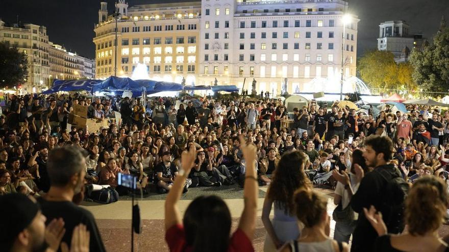El Sindicat de Llogateres, comunica a la asamblea de la acampada, la negativa de Junts de aceptar el 'decreto Maricarmen'