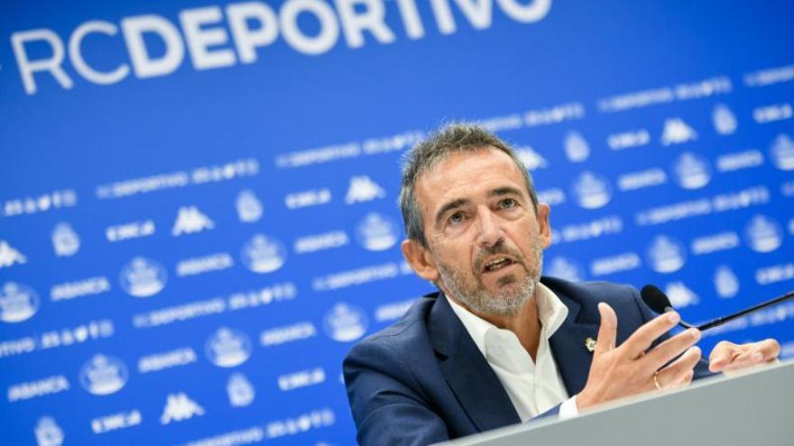 El presidente Álvaro García Diéguez, en un momento de la rueda de prensa. |  // ARCAY/ROLLER AGENCIA