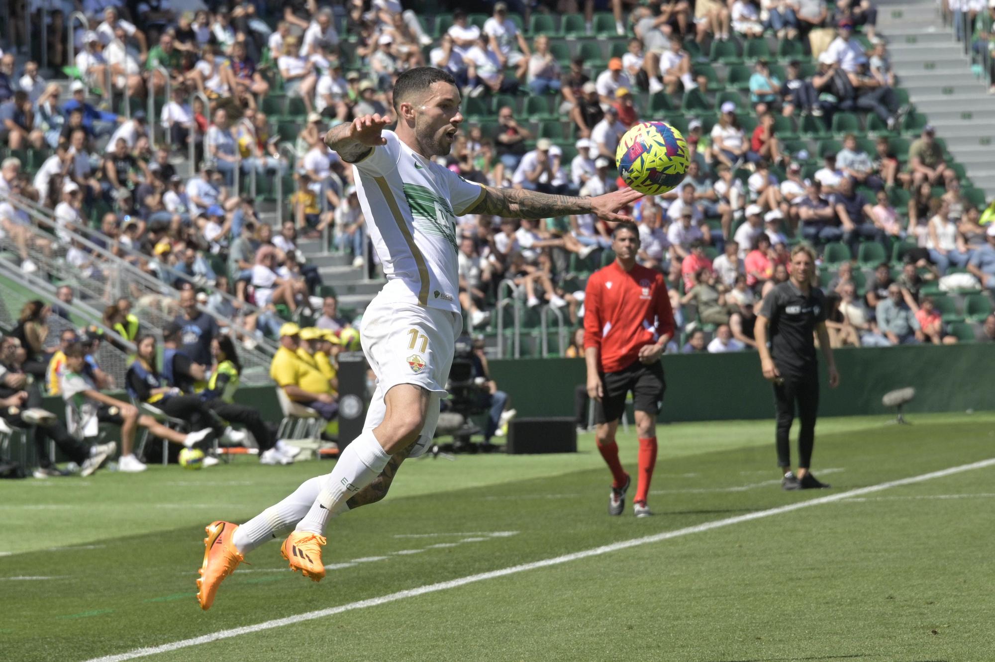 El Elche pone la alfombra al Valencia (0-2)