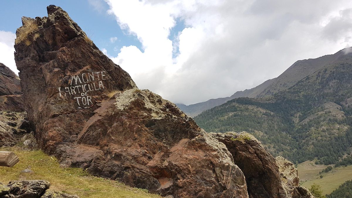 Pintada en una roca de la muntanya de Tor