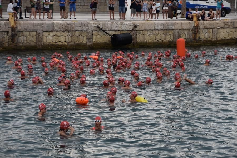 Más de 250 nadadores celebran el centenario de la Vuelta a la Escollera