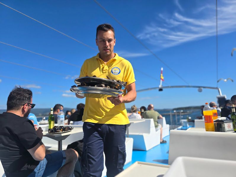 Así se disfruta de los catamaranes de O Grove.