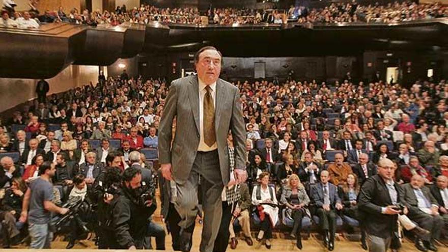 Graciano García, en 2015, en la presentación de su poemario en el auditorio de Oviedo.