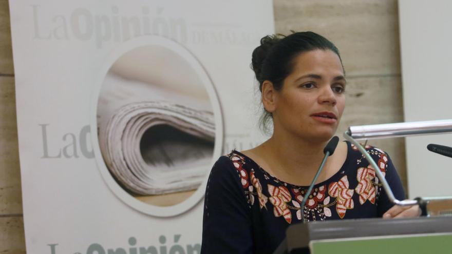 La divulgadora Odile Fernández impartió una charla en el Instituto de Estudios Portuarios del puerto de Málaga sobre la relación entre alimentación y salud.