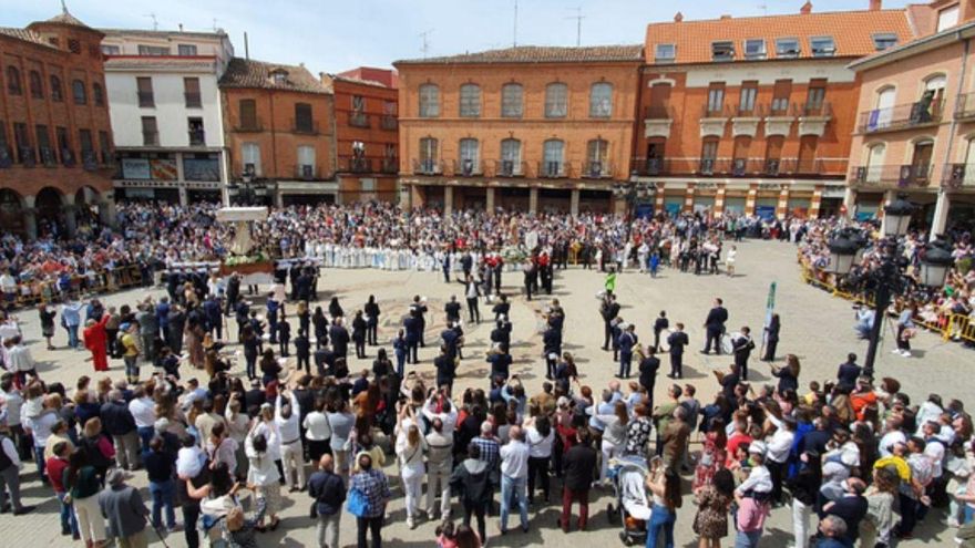 Las venias y encuentros imprimen &quot;originalidad&quot; a las procesiones de Benavente