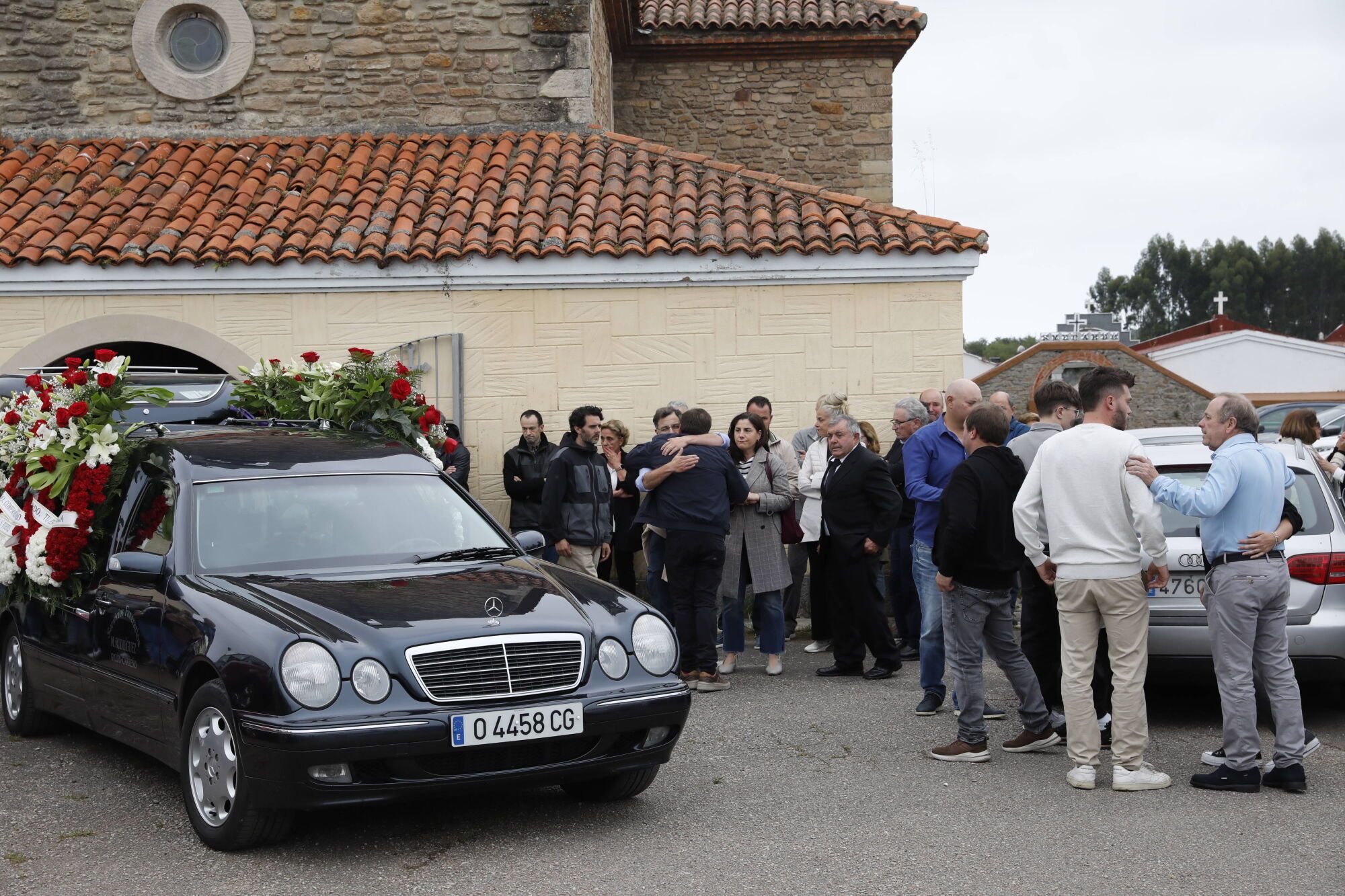 EN IMÁGENES: Funeral en Gozón por Pablo González Artime, uno de los fallecidos en el accidente de la nave ganadera de Coaña