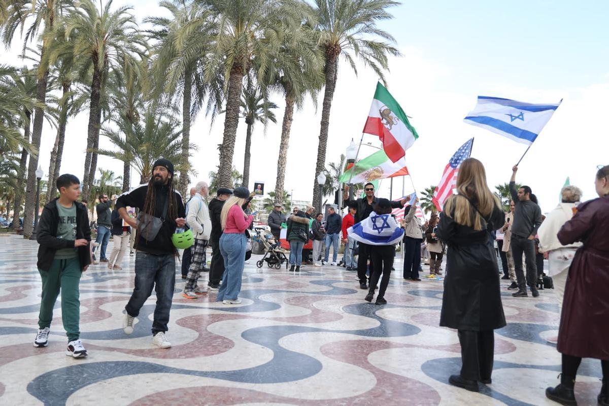 Así ha sido la manifestación por Irán en la explanada de Alicante