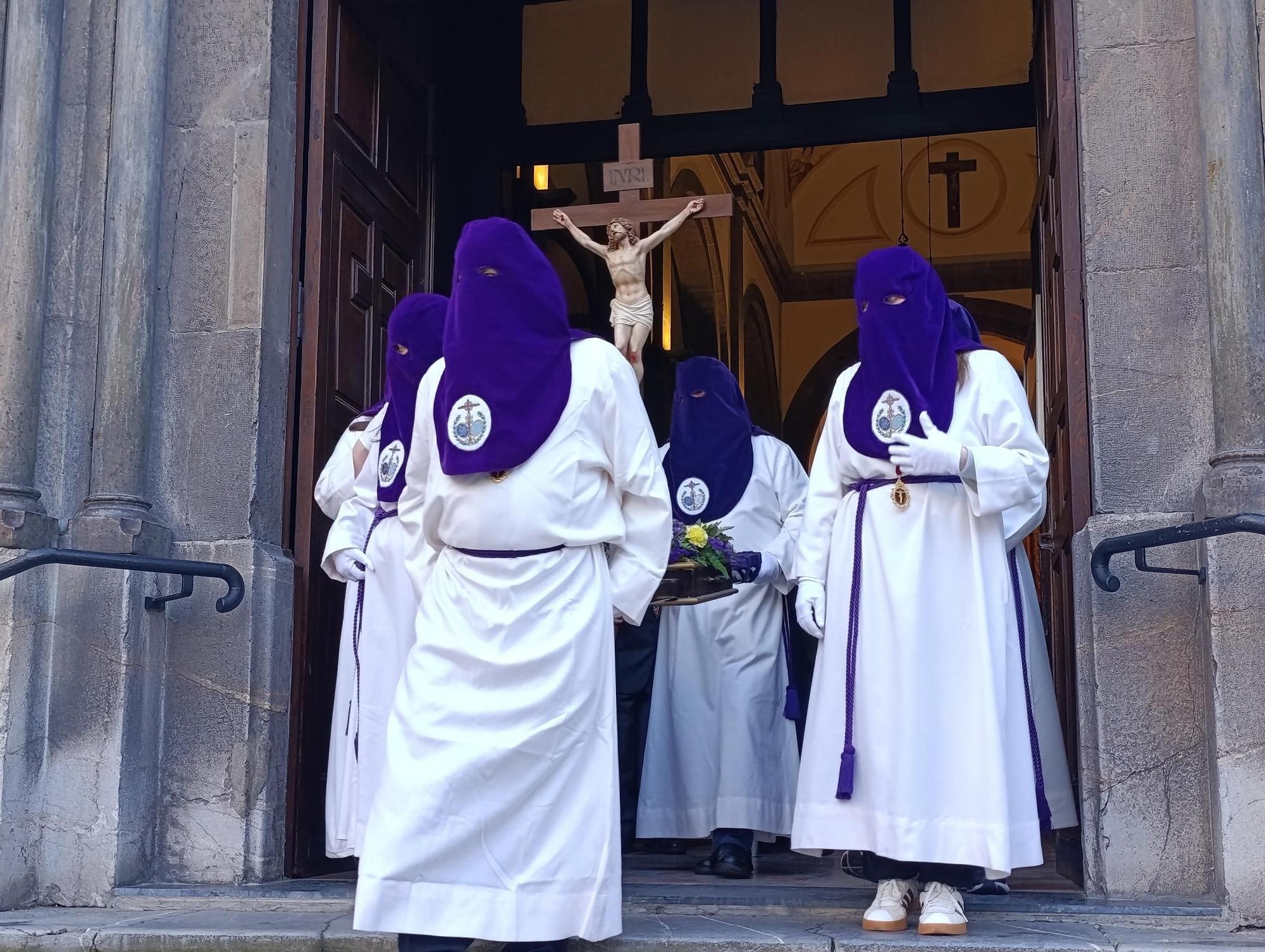 El Nazareno y la Virgen Dolorosa emocionan en Grado