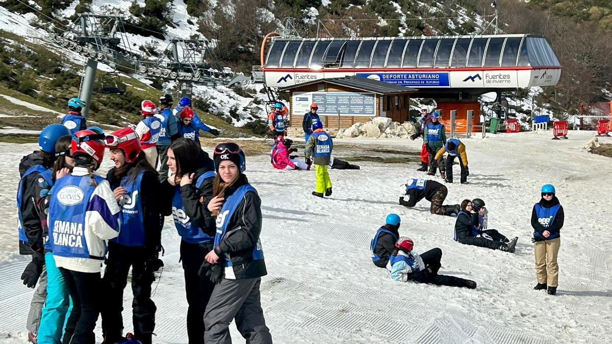 Participantes en la Semana Blanca de Fuentes de Invierno.