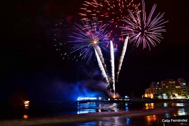 Espectáculo de fuegos artificiales tras el entierro de la sardina