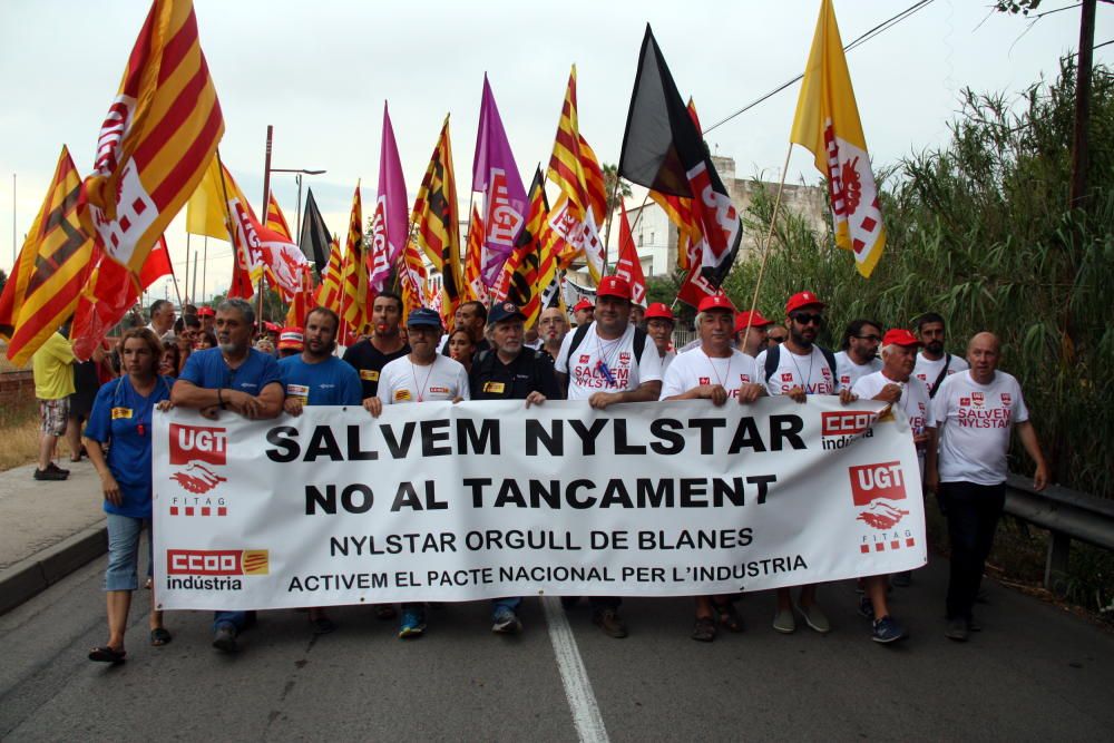 Manifestació contra els acomiadaments a Nylstar