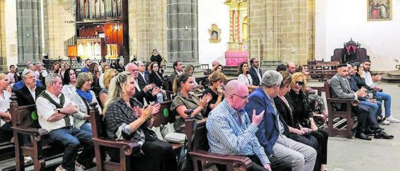 Amigos y familiares despiden a Ángel Ferrera en la catedral de Las Palmas