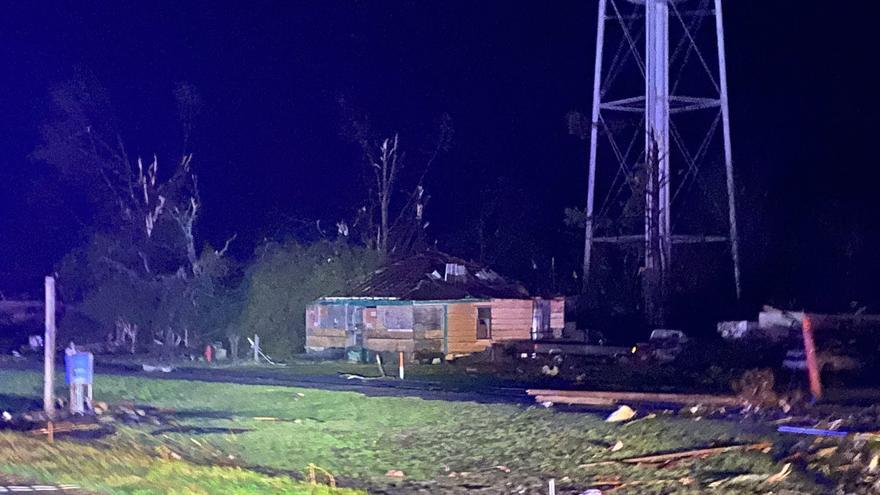 Más de una veintena de muertos tras el paso de un tornado por Misisipi