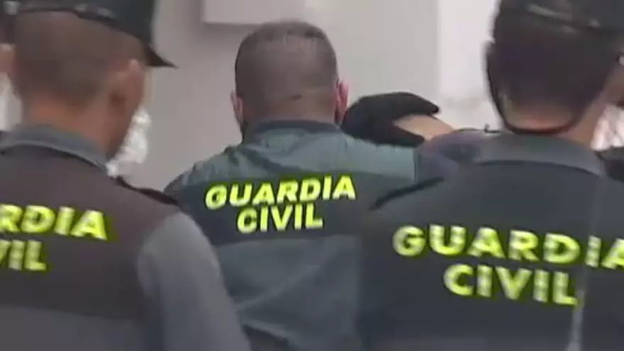 Hacen un registro con el presunto asesino de su familia en Tenerife