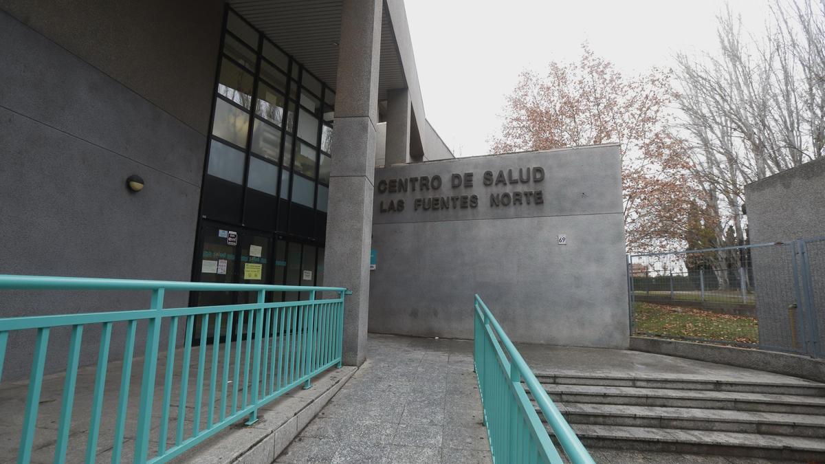 Entrada al centro de salud Las Fuentes Norte, actualmente Punto de Atención Continuada.