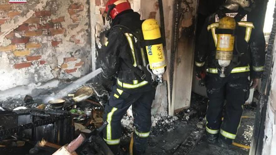 Tres heridos en un incendio en una vivienda en Vila-real