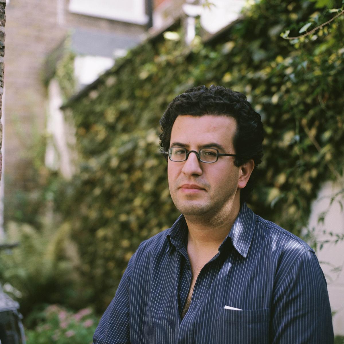 El escritor Hisham Matar, autor de 'Los amigos de mi vida'
