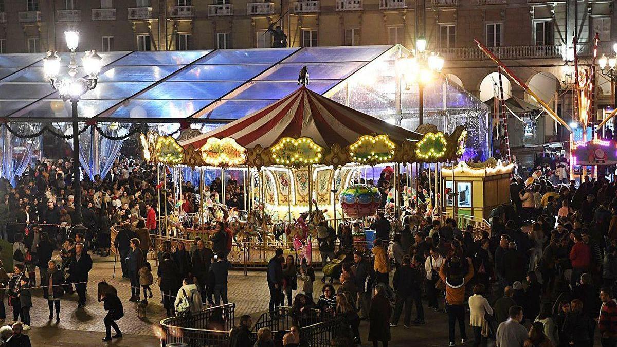 Atracciones infantiles en la plaza de María Pita en las pasadas Navidades.