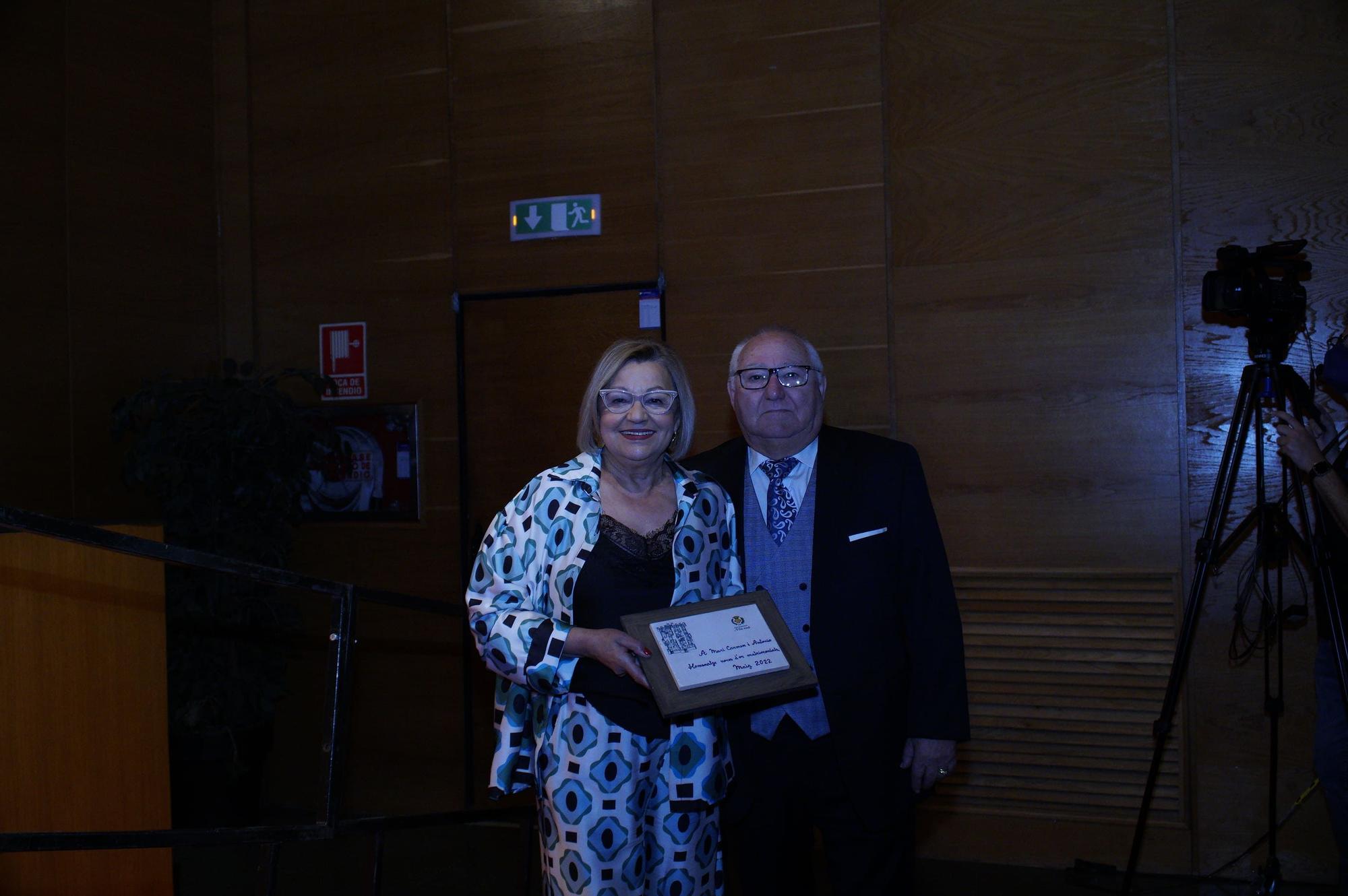 Homenaje a medio centenar de parejas por sus 50 años de casados